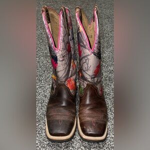 Camo Ariat women’s cowgirl boots